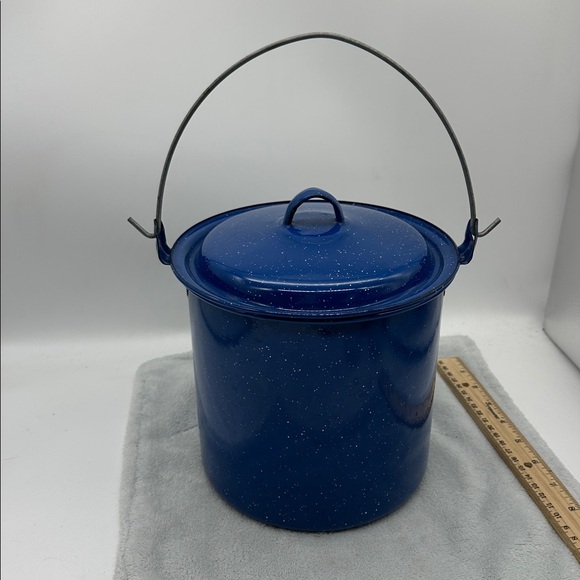 Vintage Blue & White Speckled Enamelware Pot/Pail with Lid & Handle 3.75qts - Picture 2 of 9